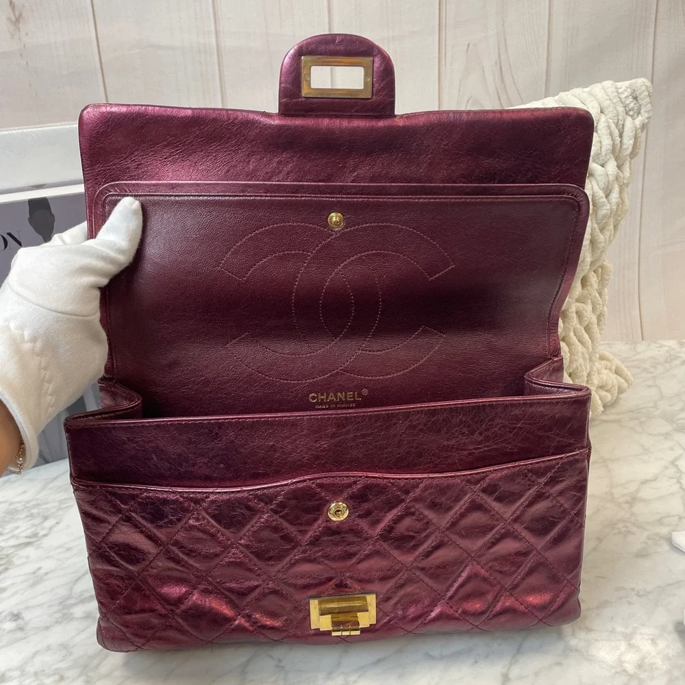 CHANEL stylish quilted